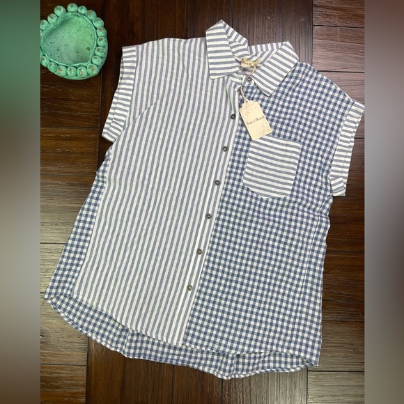 Hem & Thread Tops - NWT hem & thread Button Down Top Size Small